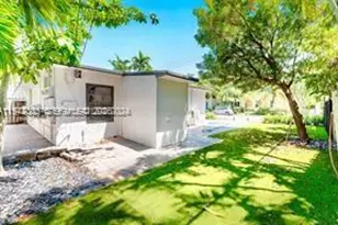 1615 NE 9th St, Fort Lauderdale, FL 33304 - Photo 2