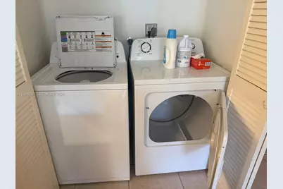 412 Briarwood Cir #2-23, Hollywood, FL 33024 - Photo 10