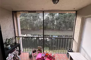 379 Lakeview Dr, Weston, FL 33326 - Photo 10