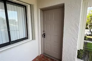 379 Lakeview Dr, Weston, FL 33326 - Photo 1