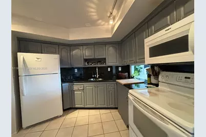 11930 N Bayshore Dr #406, North Miami, FL 33181 - Photo 6