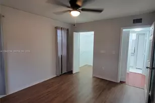 711 SW 111th Way, Pembroke Pines, FL 33025 - Photo 10