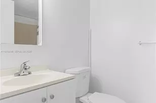 6900 SW 39th St, Davie, FL 33314 - Photo 12