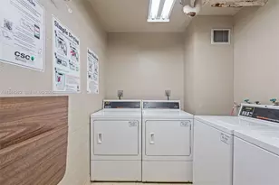 665 NE 195th St, Miami, FL 33179 - Photo 18