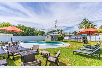 211 SE 3rd St, Dania Beach, FL 33004 - Photo 2