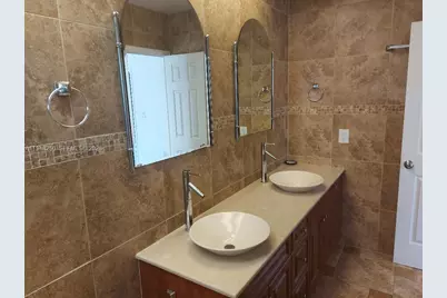 20033 NE 2nd Pl, Miami, FL 33179 - Photo 10