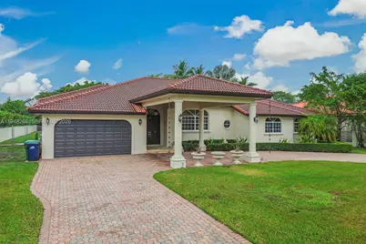 10261 SW 58th St, Miami, FL 33173 - Photo 2