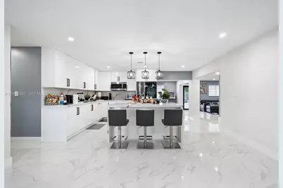 7874 NW 175th St, Hialeah, FL 33015 - Photo 4