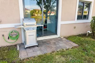 22301 SW 88th Pl, Cutler Bay, FL 33190 - Photo 18