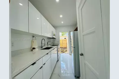 407 SE 14th Ct #2, Fort Lauderdale, FL 33316 - Photo 2