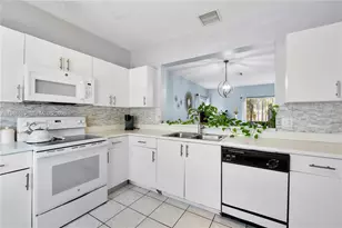 6004 Red Plum Ct, Tamarac, FL 33321 - Photo 6