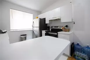 8013 Lake Dr, Doral, FL 33166 - Photo 14