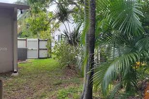 508 SW 8th St, Hallandale Beach, FL 33009 - Photo 6