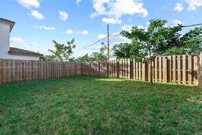 2405 NW 131st Cir, Miami, FL 33167 - Photo 32