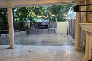 19740 Cypress Ct, Hialeah, FL 33015 - Photo 12
