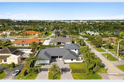 9901 NW 130th St, Hialeah Gardens, FL 33018 - Photo 2