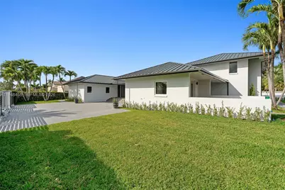 9901 NW 130th St, Hialeah Gardens, FL 33018 - Photo 8