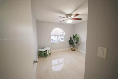 5445 W 27th Ln, Hialeah, FL 33016 - Photo 18