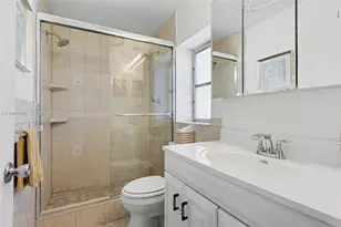 700 NE 14th Ave, Hallandale Beach, FL 33009 - Photo 16