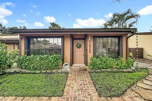 10340 Laurel Ct, Pembroke Pines, FL 33026 - Photo 2