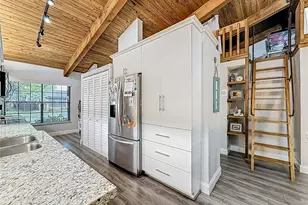 10340 Laurel Ct, Pembroke Pines, FL 33026 - Photo 8