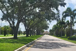 196 E Mansfield E, Boca Raton, FL 33434 - Photo 56