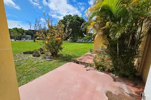 441 NE 195th St, Miami, FL 33179 - Photo 18