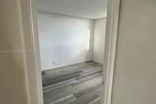 4550 NW 9th St, Miami, FL 33126 - Photo 14