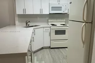 4550 NW 9th St, Miami, FL 33126 - Photo 6