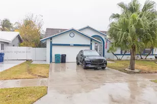 16201 SW 144th Ct, Miami, FL 33177 - Photo 2