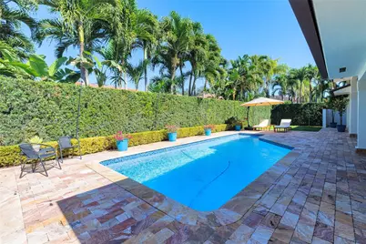 8515 NW 168th Ter, Miami Lakes, FL 33016 - Photo 14