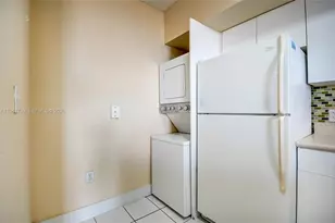 5077 NW 7th St, Miami, FL 33126 - Photo 14