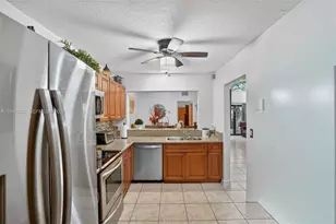 9770 NW 15th St, Pembroke Pines, FL 33024 - Photo 14