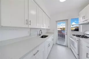 6930 Rue Versailles, Miami Beach, FL 33141 - Photo 8