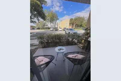 251 W Palm Cir W #102, Pembroke Pines, FL 33025 - Photo 6