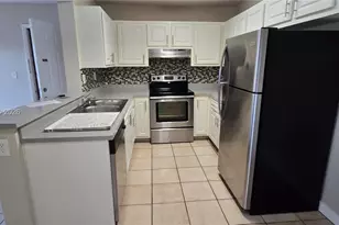 251 W Palm Cir W, Pembroke Pines, FL 33025 - Photo 2