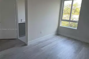 2555 NE 193rd St, Miami, FL 33180 - Photo 10