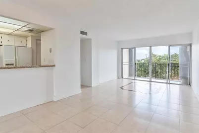 8895 Fontainebleau Blvd #407, Miami, FL 33172 - Photo 6