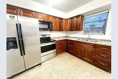 2762 SW 21st St #-, Miami, FL 33145 - Photo 6