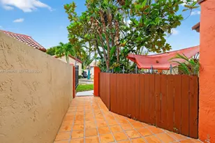 9937 NW 9th St Circle, Miami, FL 33172 - Photo 34