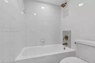 9937 NW 9th St Circle, Miami, FL 33172 - Photo 20