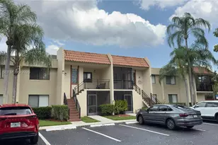410 Lakeview Dr, Weston, FL 33326 - Photo 2