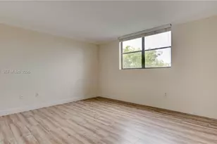 10155 NW 9th St Cir, Miami, FL 33172 - Photo 18