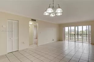 10155 NW 9th St Cir, Miami, FL 33172 - Photo 4