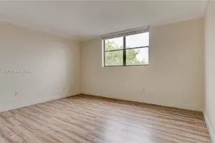 10155 NW 9th St Cir, Miami, FL 33172 - Photo 20