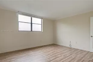 10155 NW 9th St Cir, Miami, FL 33172 - Photo 14