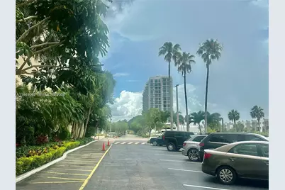 11111 Biscayne Blvd #16C, Miami, FL 33181 - Photo 16