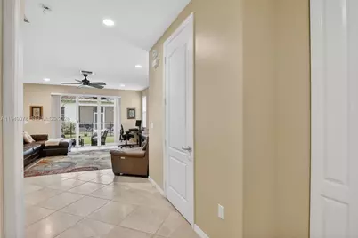 5208 Falcon Trl, Davie, FL 33314 - Photo 4