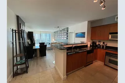 325 S Biscayne Blvd #1115, Miami, FL 33131 - Photo 8