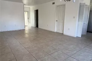 915 SE 13th Rd, Homestead, FL 33035 - Photo 2